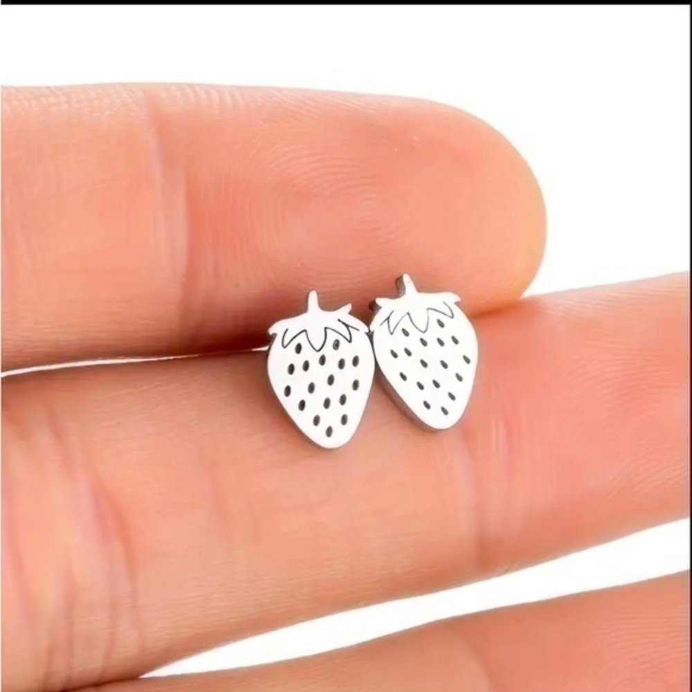 🍓 Strawberry Stud Earrings 🍓